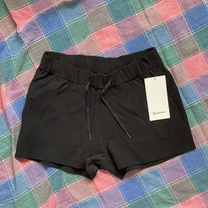 Black NWT On The Fly Short 2.5” lululemon